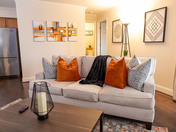 2nd image of 2510 Cranbrook Ln APT 21