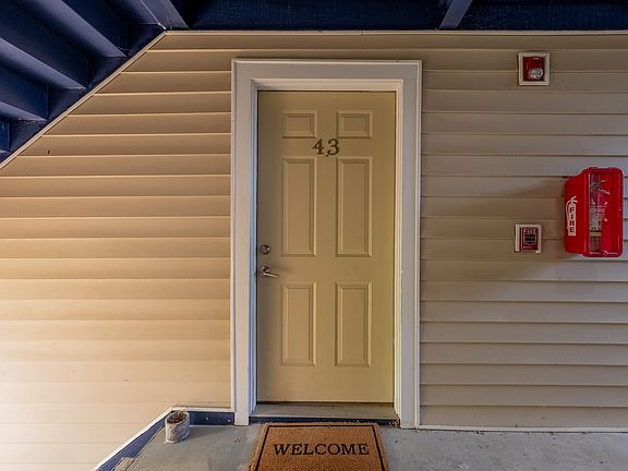 2nd image of 1790 Liberty Ln #D43