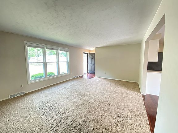 5th image of 2156 King James Dr