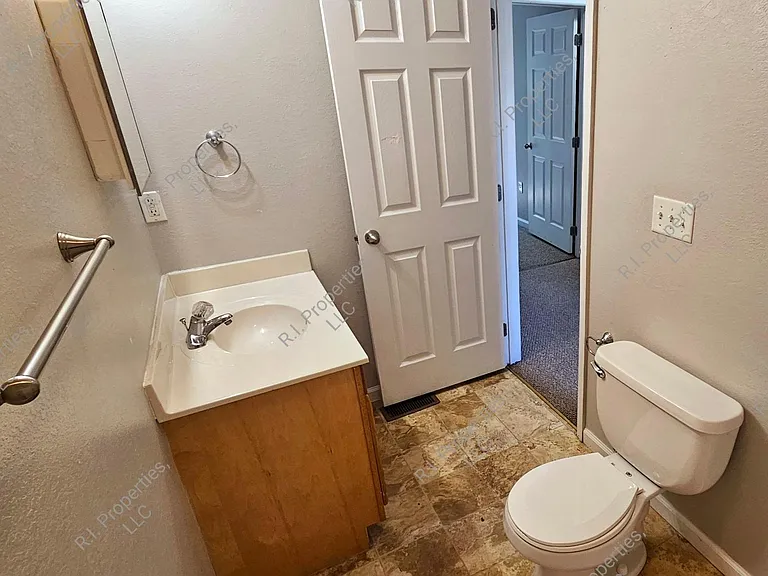 2080 Railroad St #2 — Photo 22