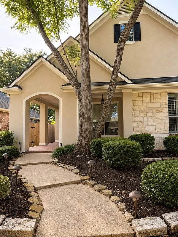 4 bed, 3.5 bath, 3208 sqft, $2,800 — Photo 2
