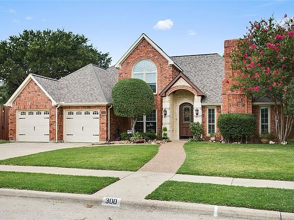 2nd image of 300 Parkview Pl