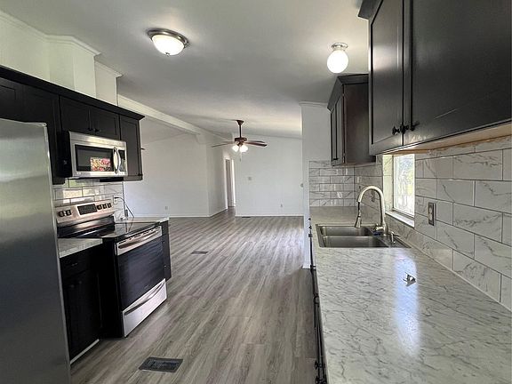 4th image of 330 Grandview Dr