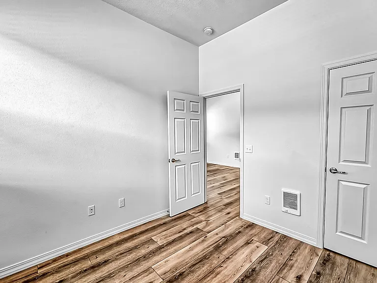 580 1st Ave N #206 — Photo 10