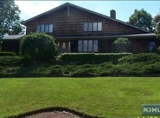 15 Royal Park Ter, Hillsdale, NJ 07642