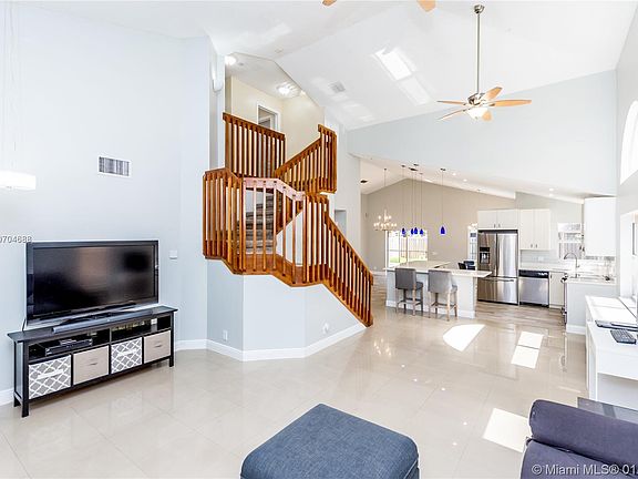 4th image of 9257 Magnolia Ct