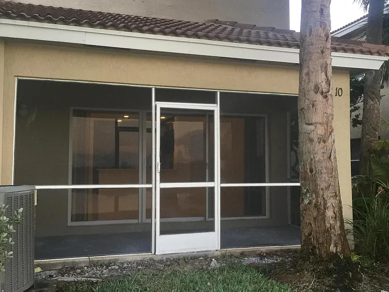 401 SW 120th Ave — Photo 38