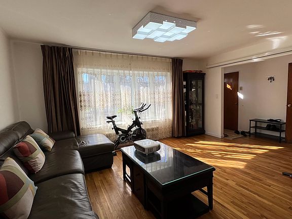 3rd image of 24627 Thornhill Ave