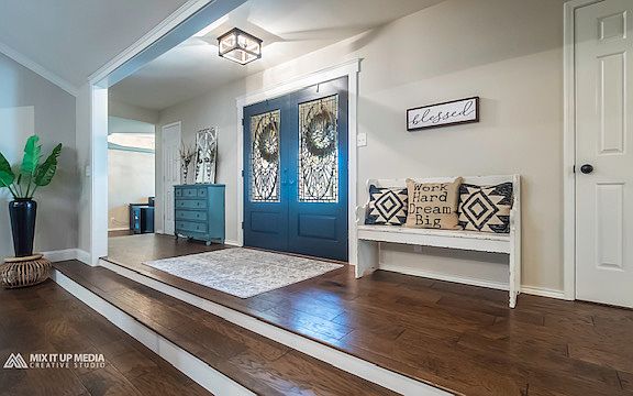 4th image of 1805 Club House Ln
