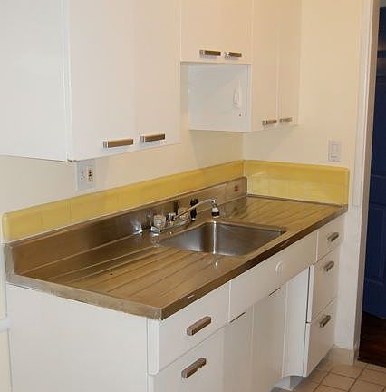 4th image of 711 14th St APT 9