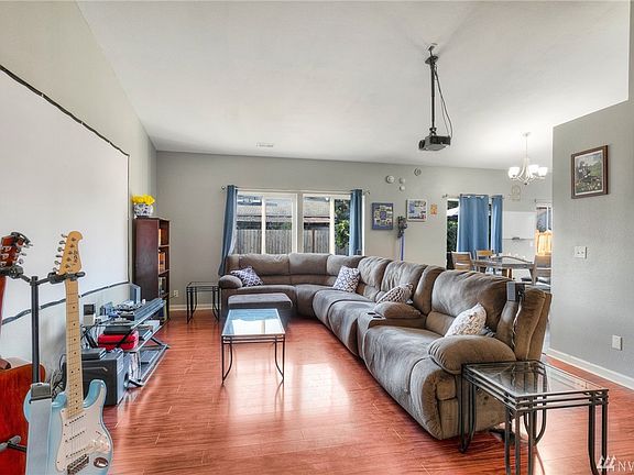 5th image of 1301 199th St E