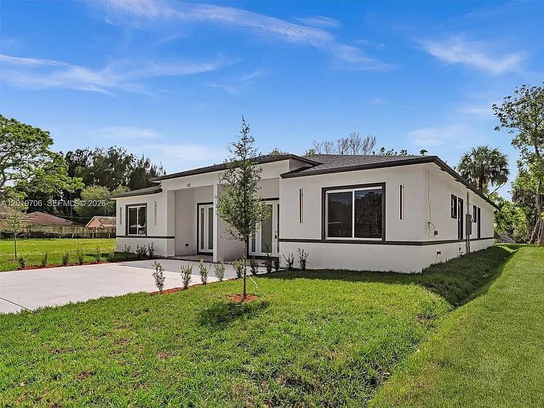 313 13th S #A — Photo 6