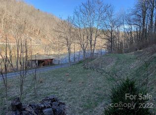 2751 Toe River Rd, Green Mountain, NC 28740