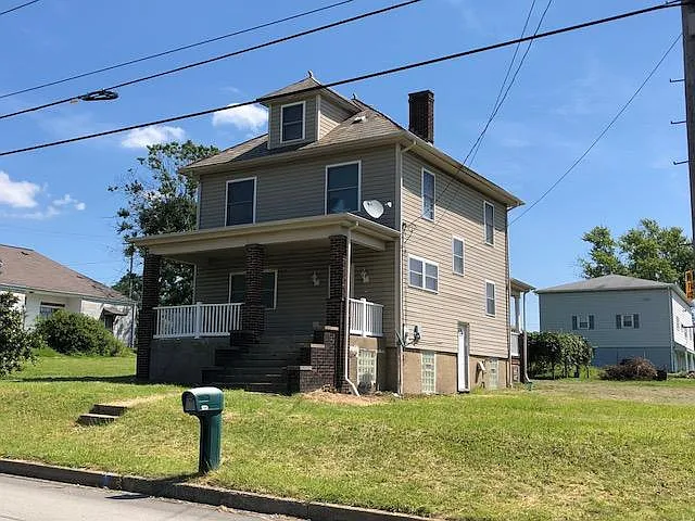 Building Photo - 1218 Lewis Ave
