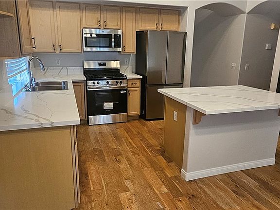3rd image of 3433 Round Valley Way
