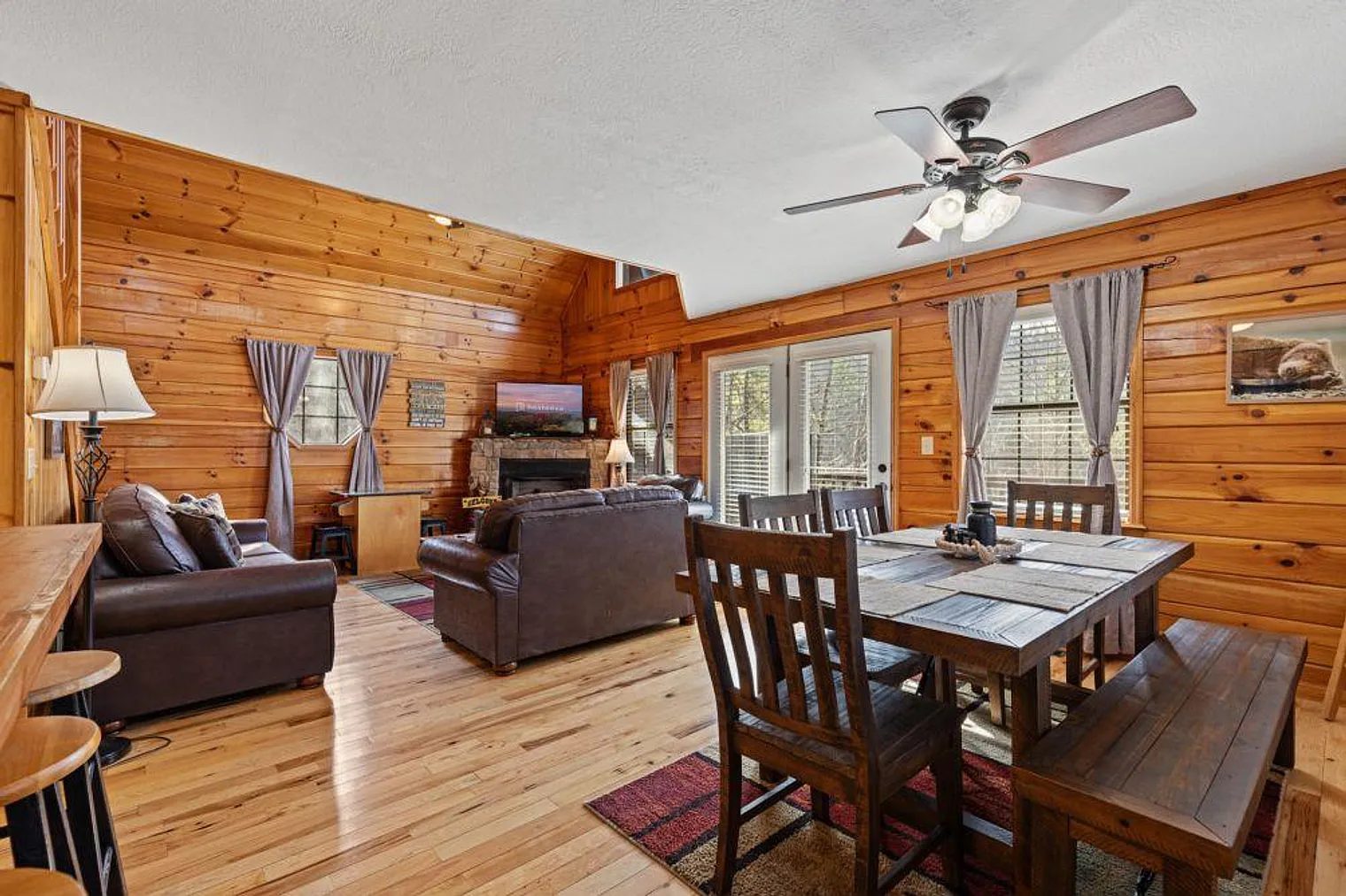2 bed, 2.0 bath, 1323 sqft, $3,805 — Photo 2