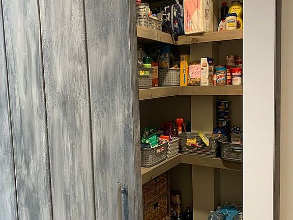 Walk in pantry 