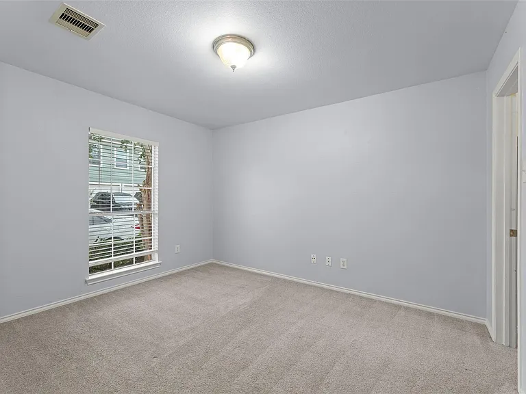 11745 Logan Ridge Dr — Photo 2
