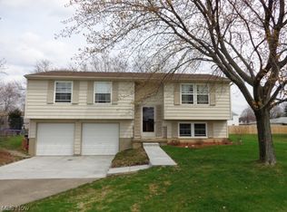 8317 Barton Dr, Strongsville, OH 44149