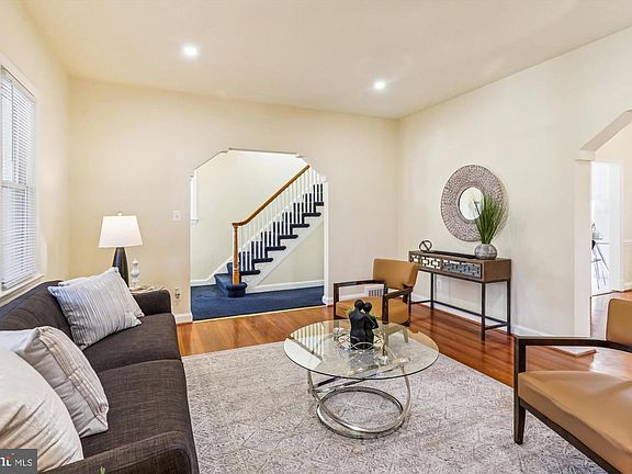 5th image of 1348 Underwood St NW