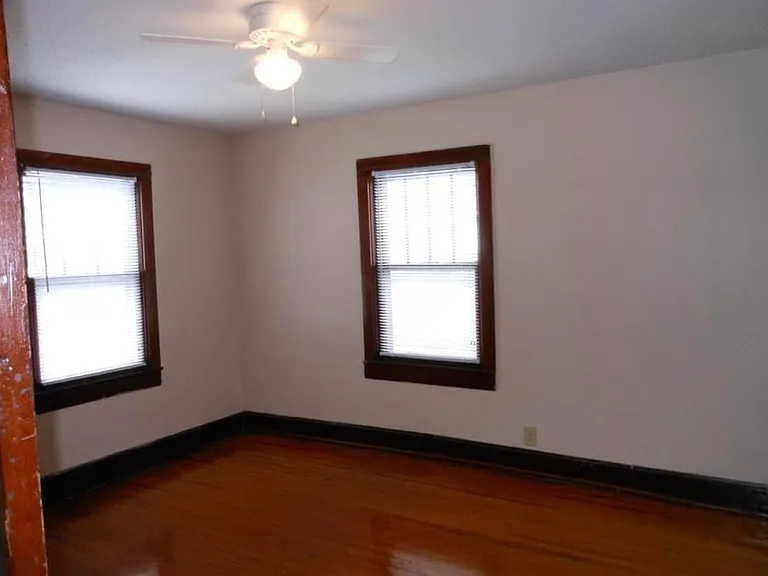 2135 W Elm St — Photo 4