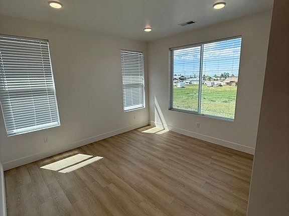4th image of 70 Blue Flax Ln #104