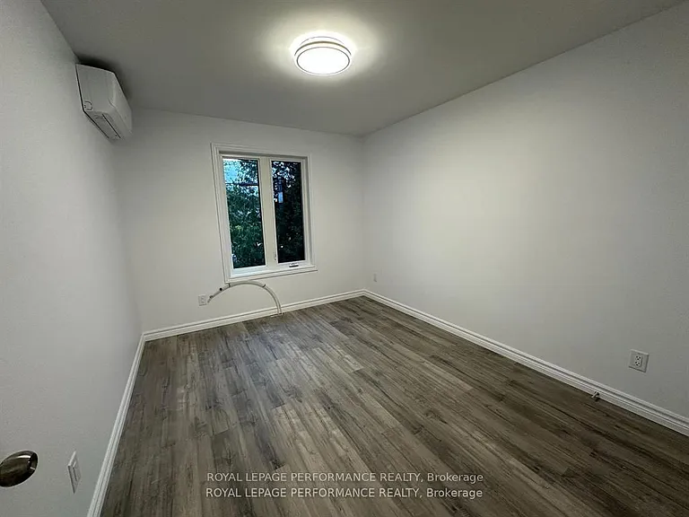 143 Prince Albert St N #2 — Photo 4