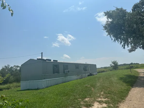 1180 E Walnut Shade Rd, Red Boiling Springs, TN 37150
