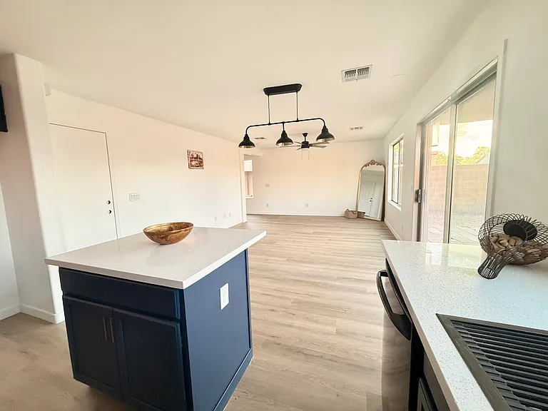 4614 W Juniper Ave — Photo 4
