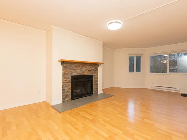 9880 Manchester Dr #209, Burnaby, BC V3N 4R3