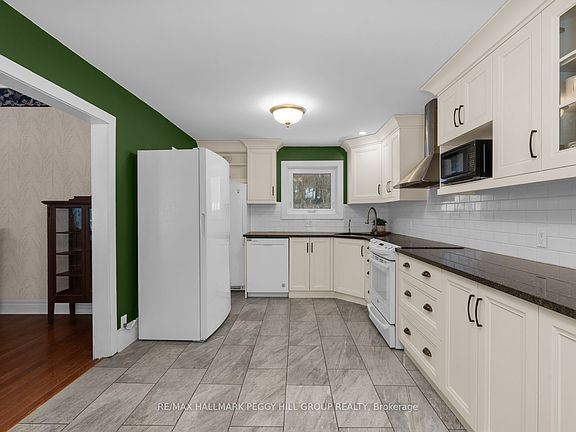 4th image of 90 Doran Rd