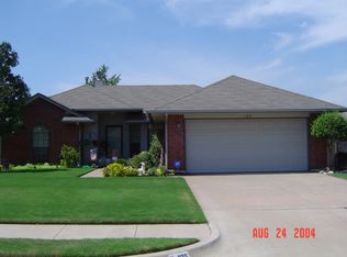 925 Glacier Ln, Edmond, OK 73003