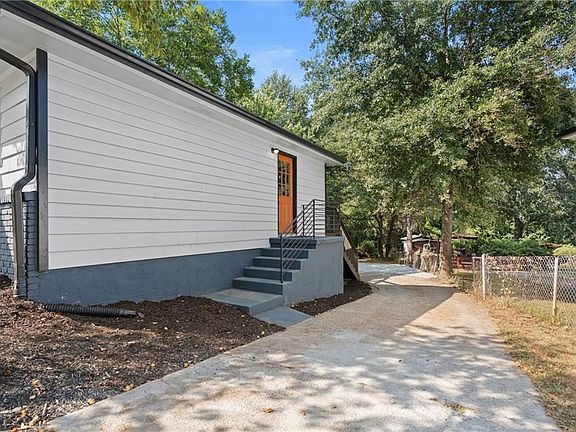 3rd image of 33 Smyrna Powder Springs Rd SW