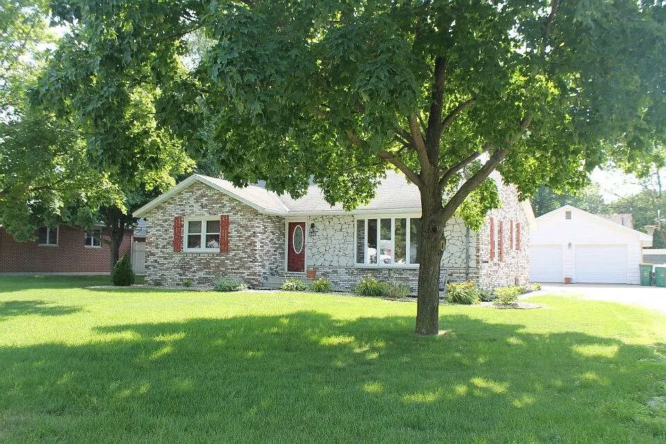 1st image of 340 N Shabbona St