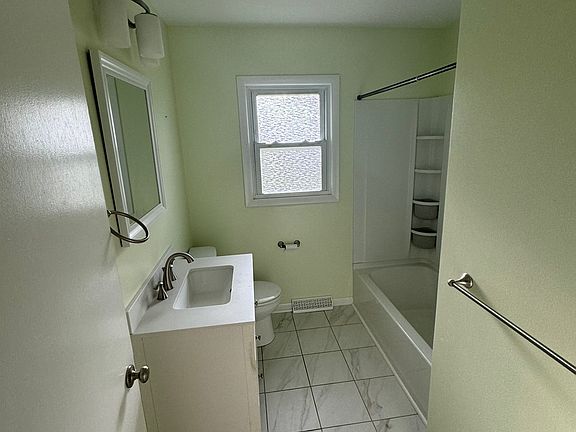 5th image of 631 Walnut St