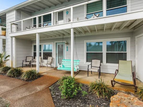 71 W Nassau #302, Rockport, TX 78382