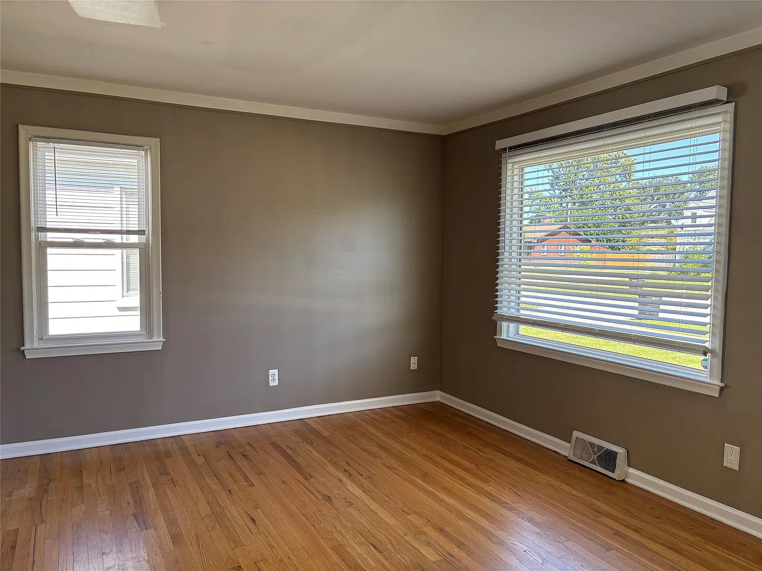 2 bed, 1.0 bath, 696 sqft, $1,400 — Photo 4