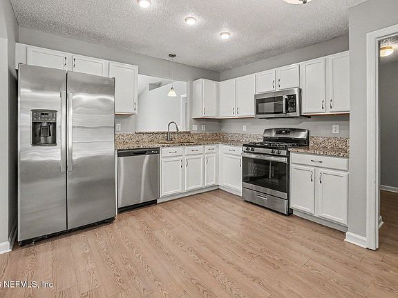 5th image of 11120 TIVERTON Court