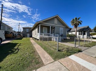 2205 33rd St, Galveston, TX 77550