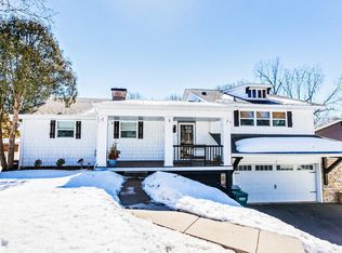 940 Island Lake Ave, Shoreview, MN 55126