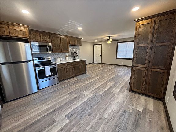 2nd image of 224 N 11th Ave