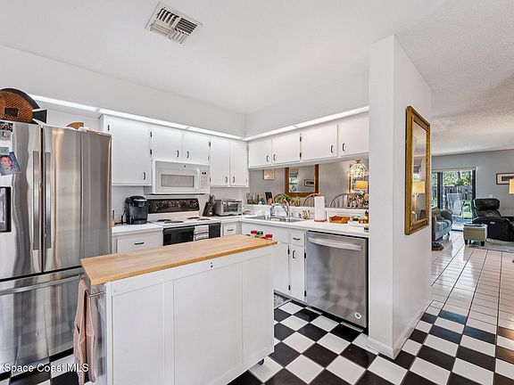 4th image of 3211 River Villa Way
