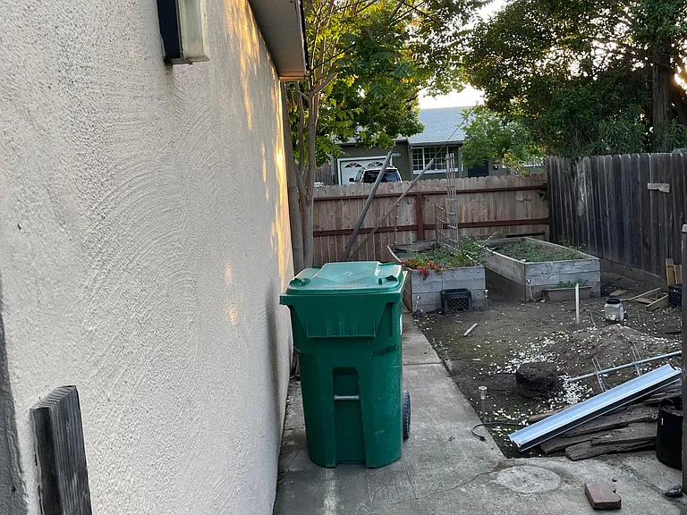 201 E Churchill St — Photo 14
