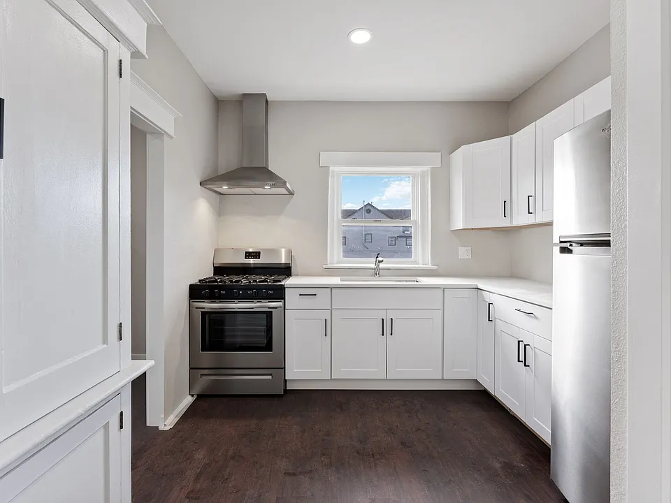 Bright & Large 2BR Apartment Available Now