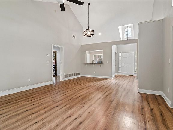 4th image of 508 Glenn Ln