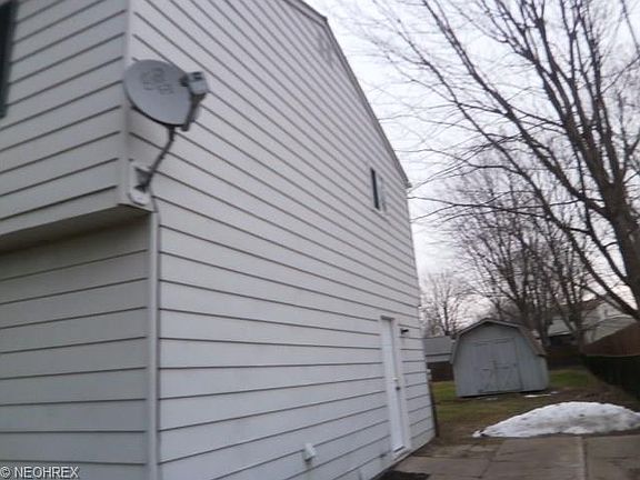 3rd image of 425 Glenwood Dr
