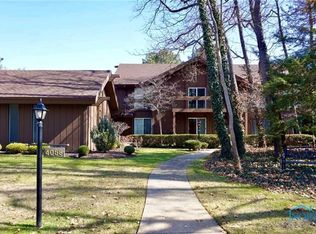 4058 Newcastle Dr APT 2, Sylvania, OH 43560