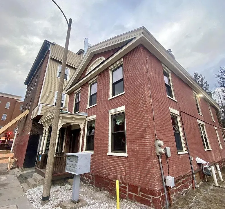 6 Pine St #1