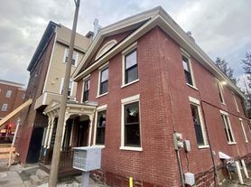 6 Pine St