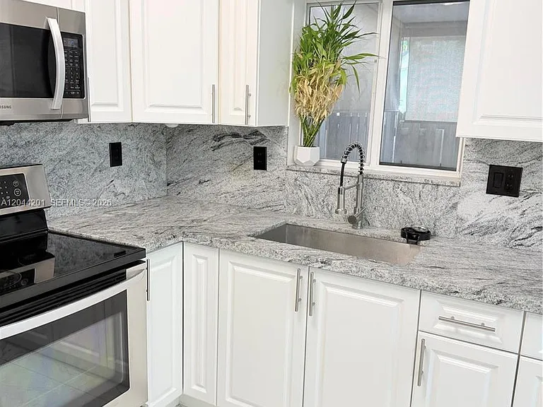 119 SW 6th Ln #119 — Photo 8